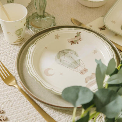 Nubes y un globo volando