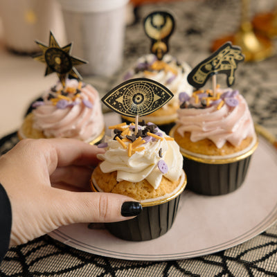 Forminhas para cupcake pretas e douradas / 20 unidades.