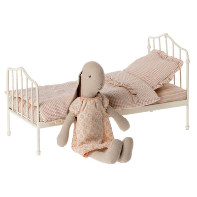 Cama en miniatura Bunny rosa Maileg