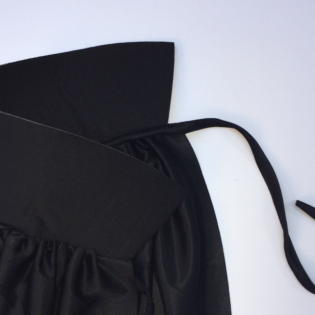 Capa negra infantil con cuello halloween