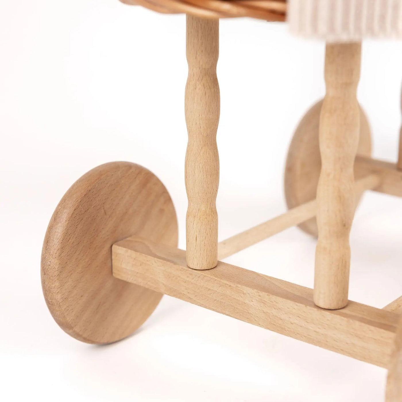 Cuna mimbre con capota y mantita