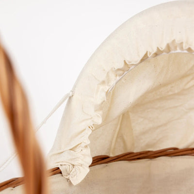 Cuna mimbre con capota y mantita