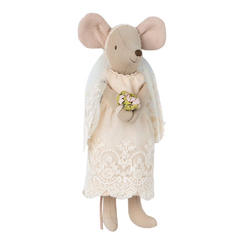 Long live the bride and groom mice in a Maileg box