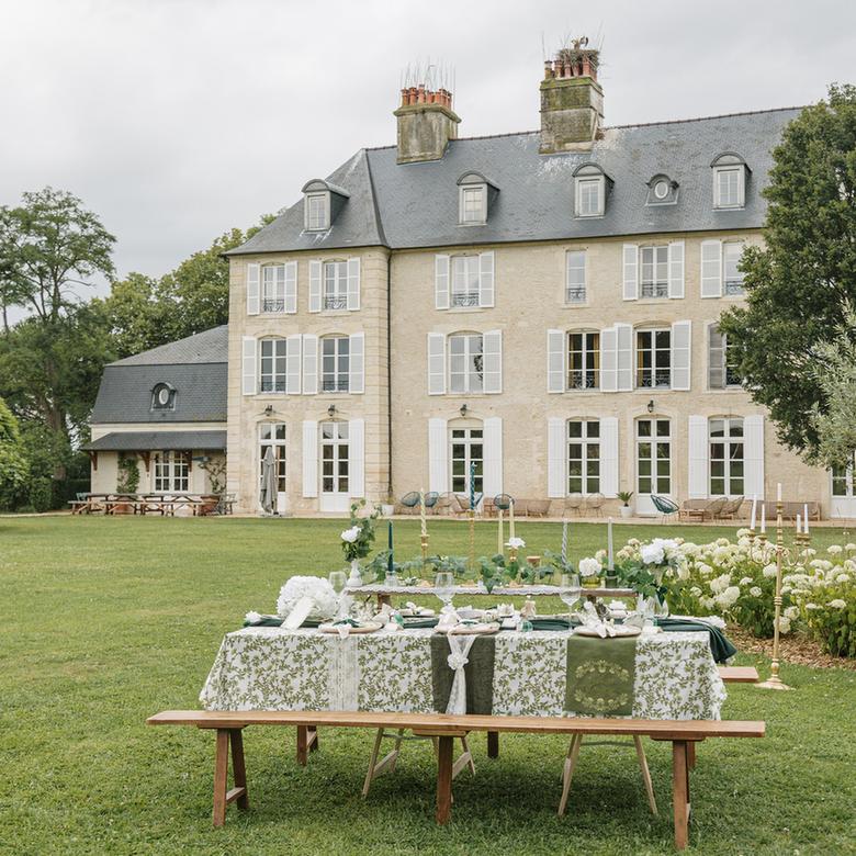Olive-colored bottom plates