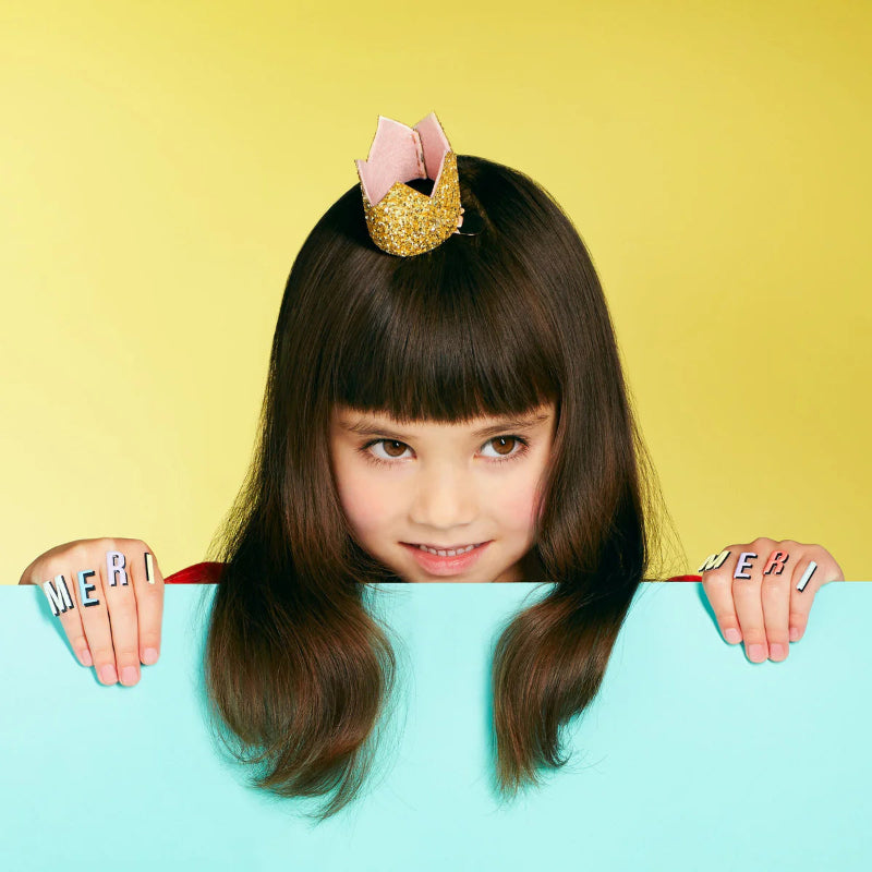 Mini coroa com clipe de glitter dourado