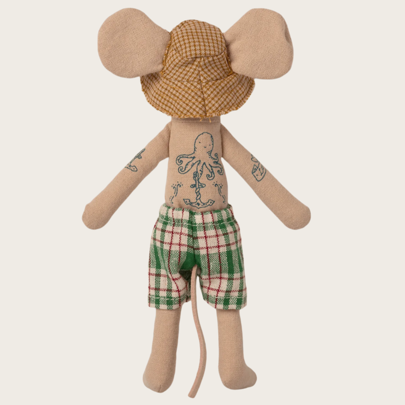 Beach mouse Dad in hut