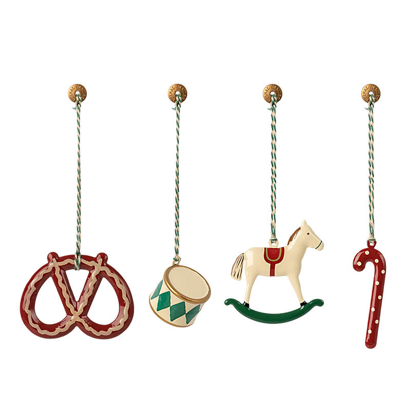 Peter's Christmas metal ornament set