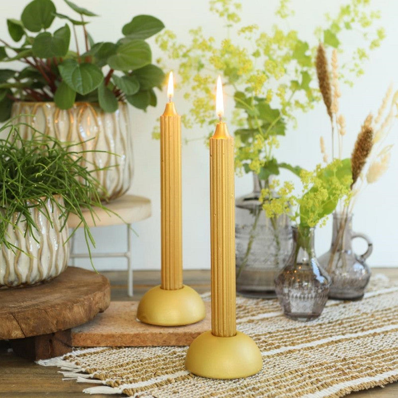 Velas listradas douradas para candelabros