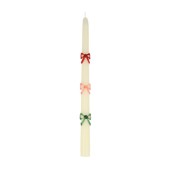 Conjunto de velas longas com arcos coloridos