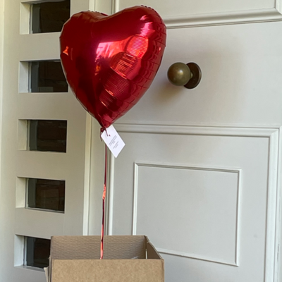 WOW BOX Red heart balloon, personalized message and LOVE candy jar